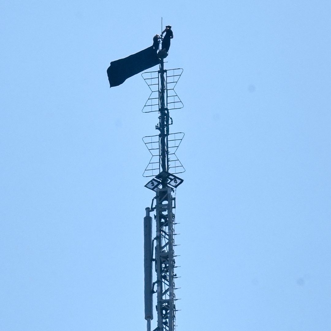 Video: Momento Exacto en que Llegan a la Punta del Empire State y Despliegan Manta con Mensaje